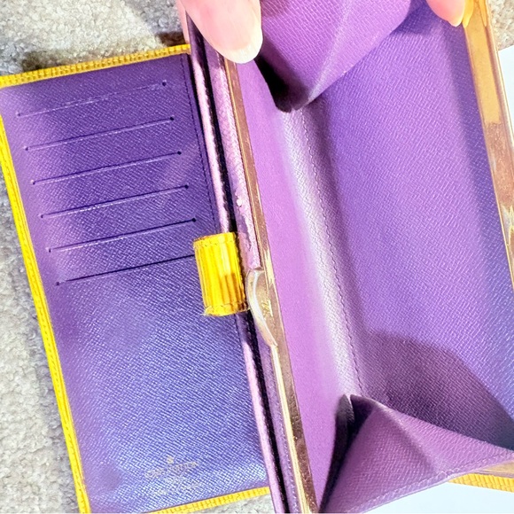 Auth Louis Vuitton Epi kiss-lock long wallet Clutch - Picture 13 of 15